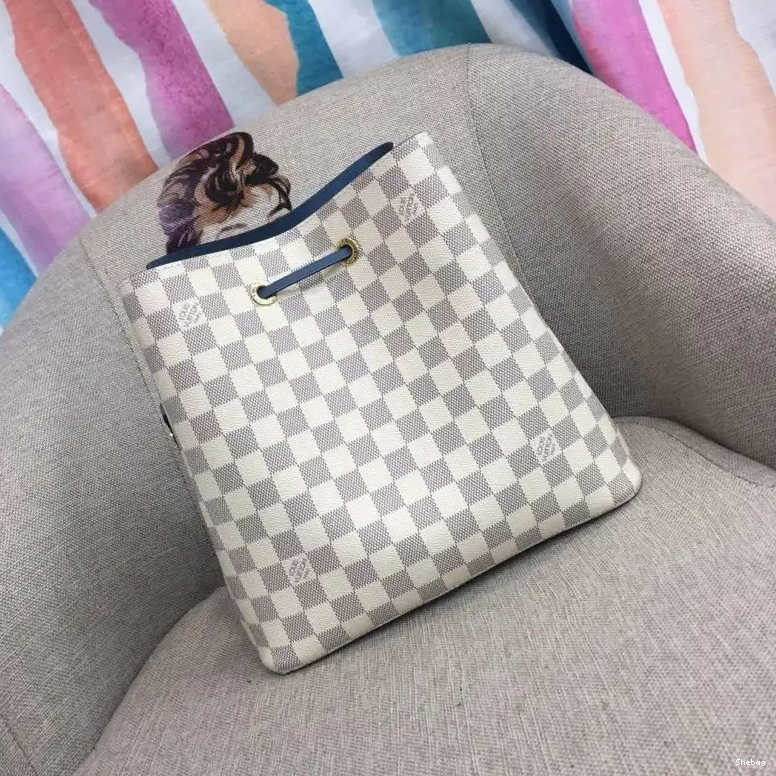 19B570395 Bags LV 0630